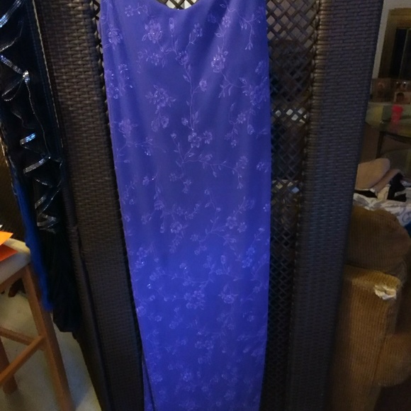 Dress - Picture 4 of 4
